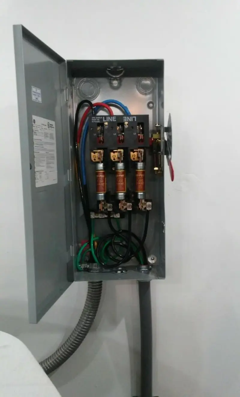 Three-phase disconnect switch installed for Smoke Detector Installation in Hanford